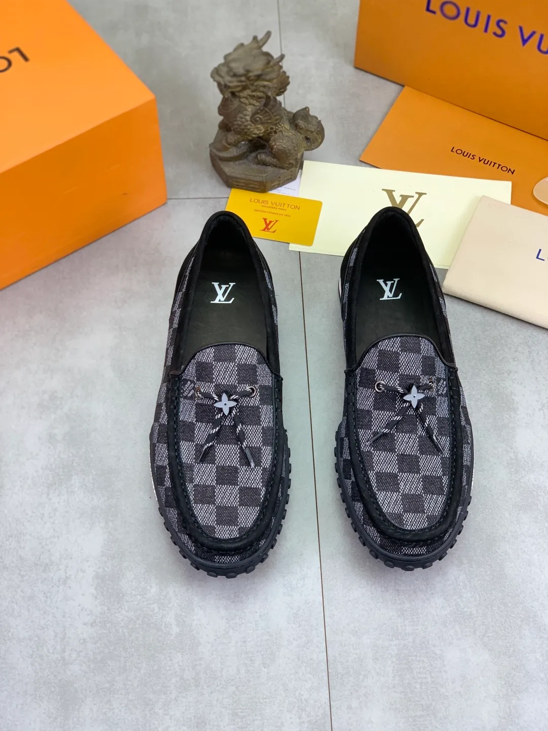 Men's Men's Shoes 💰P640 New Style 💶[LOUIS VUITTON] Water-dyed Niuli Original Order New Style 🍀LV Louis Vuitton *——Top version of LV classic leather shoes! Made of imported original calfskin, original leather side strips and wear-resistant high-end rubber outsole! High quality products! Color: black optional Size: 39-45
